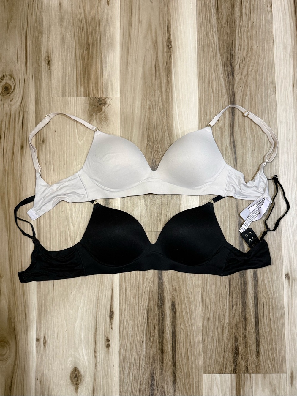 Victoria's Secret Smooth T-Shirt Bras — White & Black